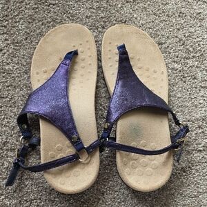Vionic Metallic Purple T-Strap Sandals with Tan Footbed
